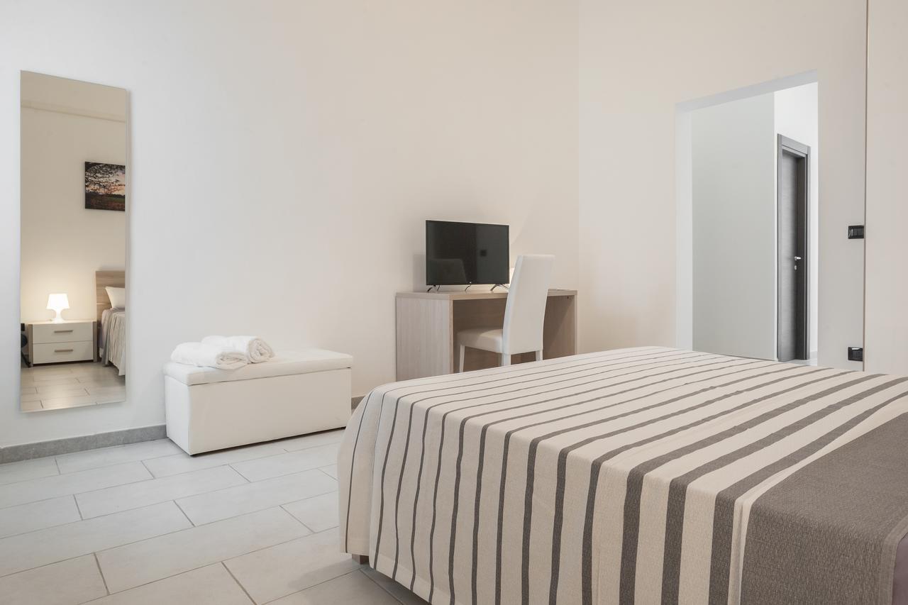 San Nicola Bilocali Vgm Apartment Bari Bagian luar foto