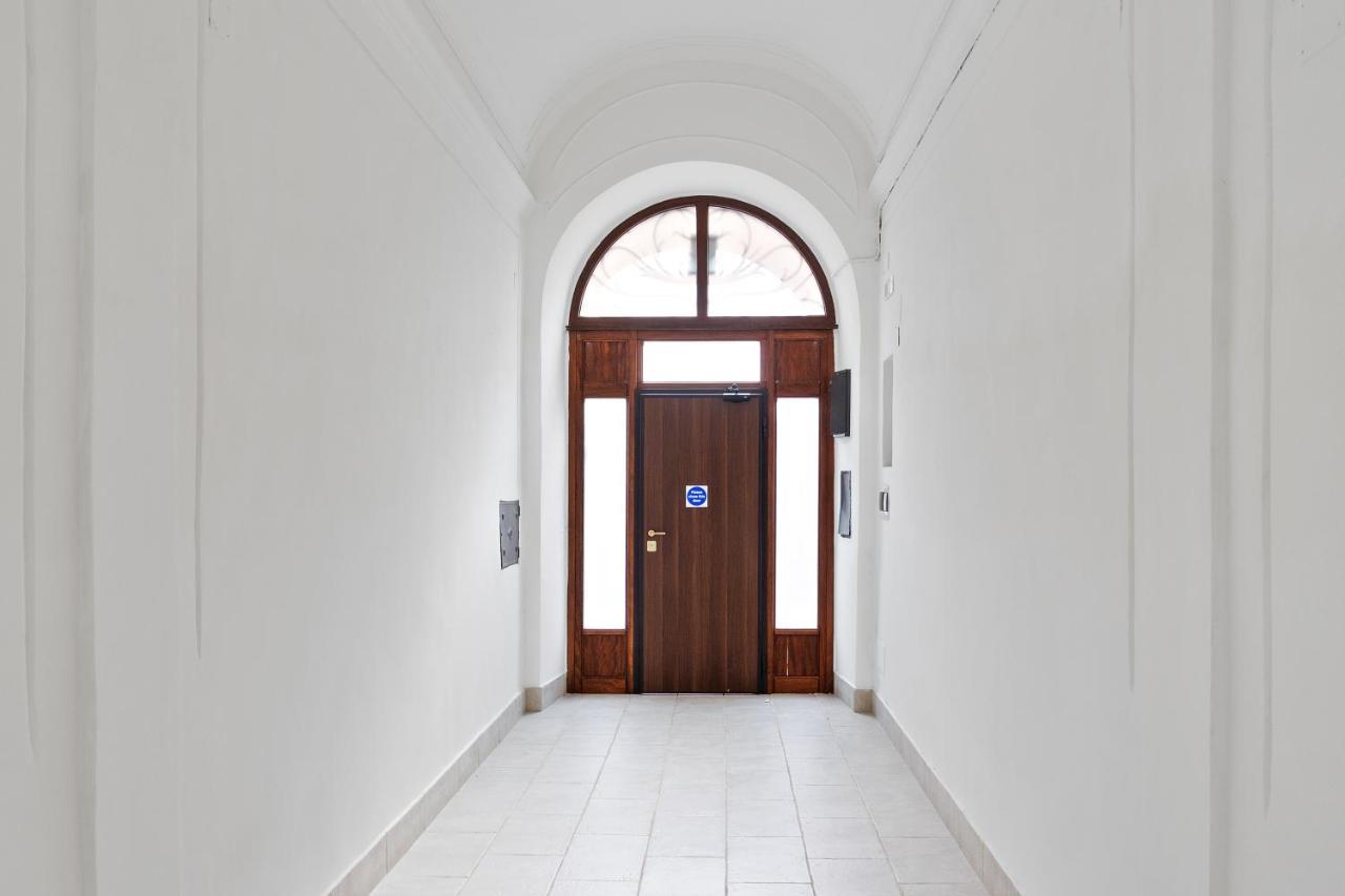 San Nicola Bilocali Vgm Apartment Bari Bagian luar foto