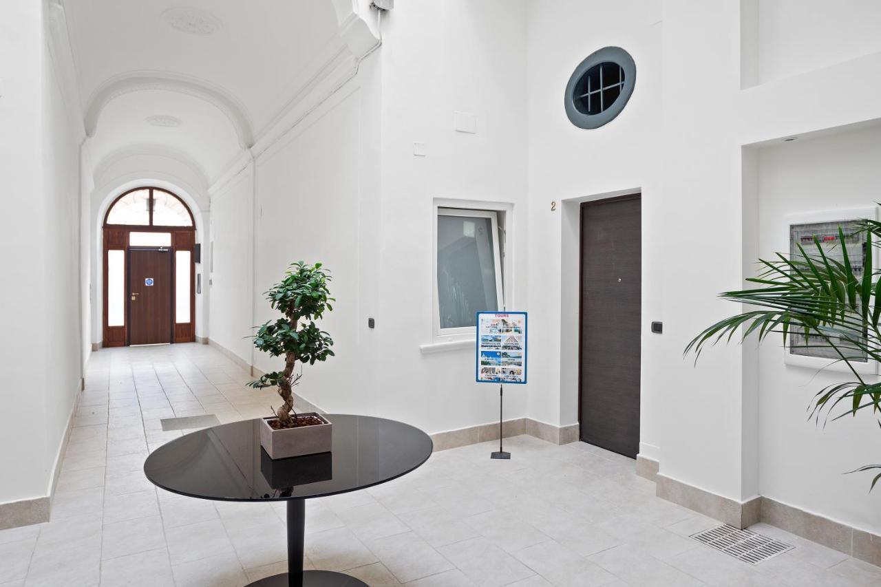 San Nicola Bilocali Vgm Apartment Bari Bagian luar foto