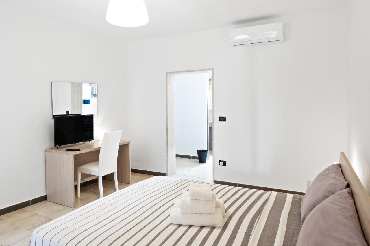 San Nicola Bilocali Vgm Apartment Bari Bagian luar foto